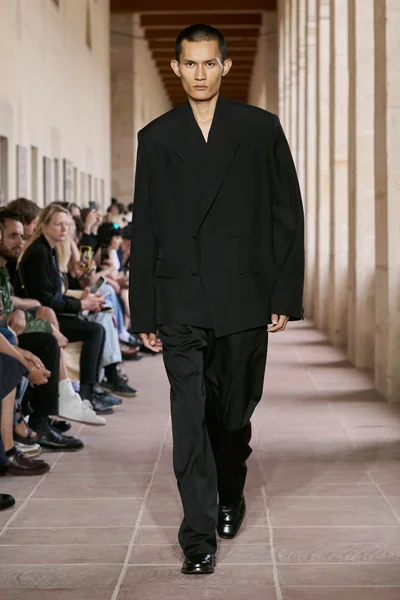 Look 2